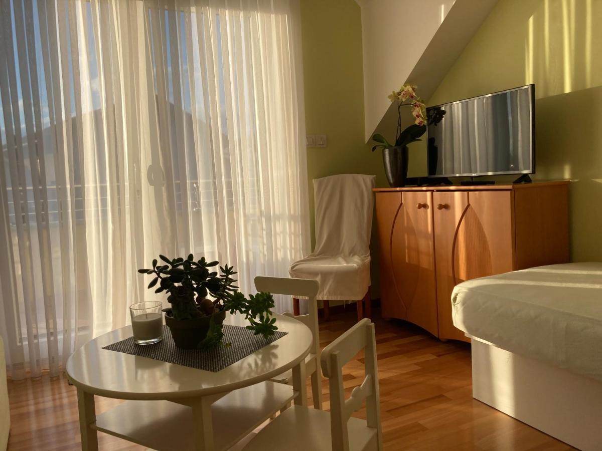Apartamento Natasha'S Garden House Dol pri Ljubljani Exterior foto